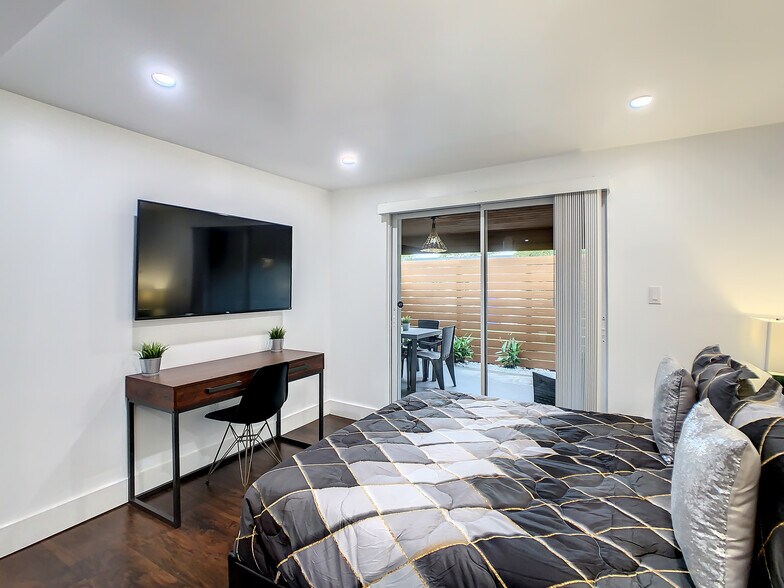 Building Photo - 2714 SW 36th Ave