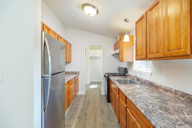 Building Photo - 3995 Roblar Rd