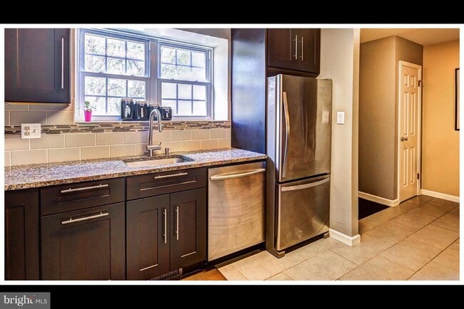 Building Photo - 26 Spring Glen Ct