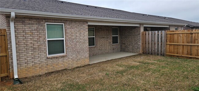 Building Photo - 524 NW 68th Ave