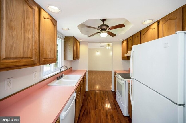 Building Photo - 5063 Tara Dr