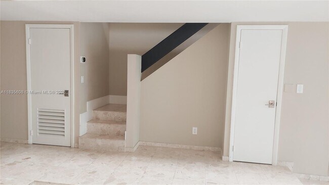 Building Photo - 350 Poinciana Island Dr