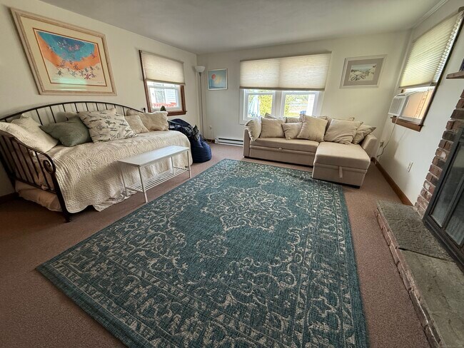 Building Photo - 2 Reed Ave