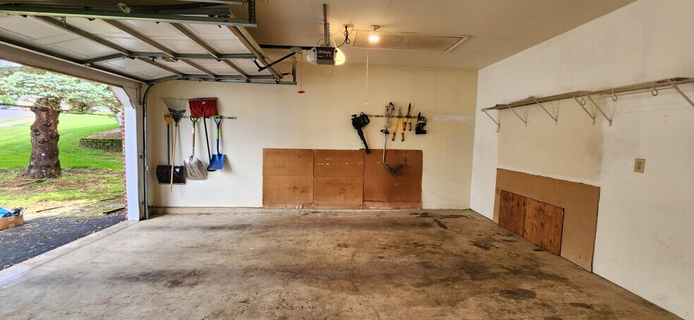 Building Photo - 1038 Boeshore Cir