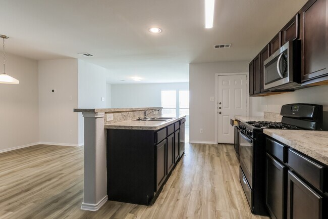 Building Photo - 18409 Hillwood Ln