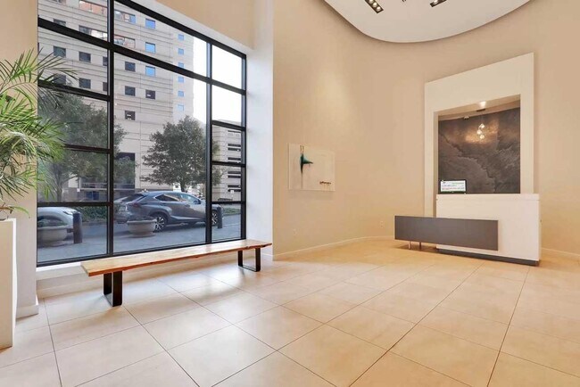 Building Photo - 102 Christopher Columbus Dr