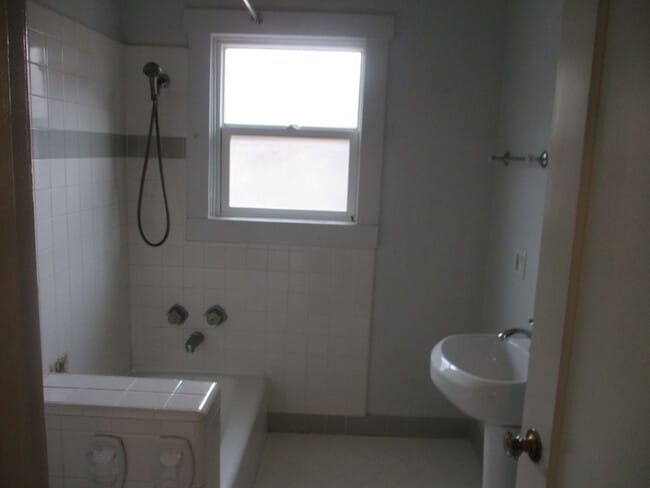 Building Photo - COMING SOON!! 2 Bedroom 1 Bath Bungalow