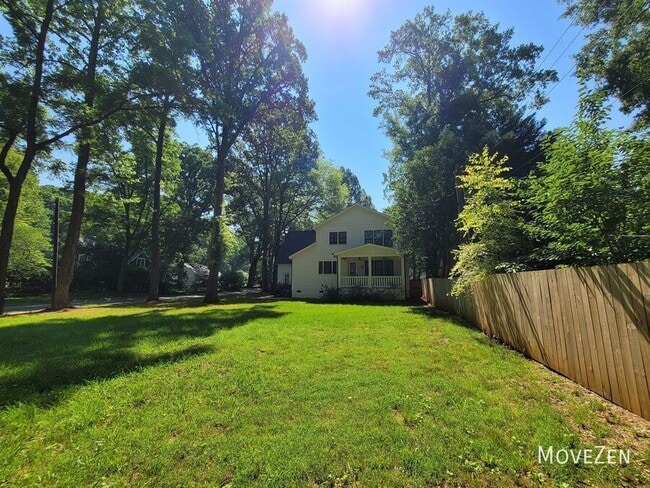 Building Photo - 1265 Pinecrest Ave