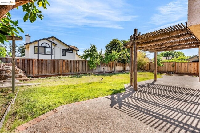 Building Photo - 4820 Ridgeview Dr