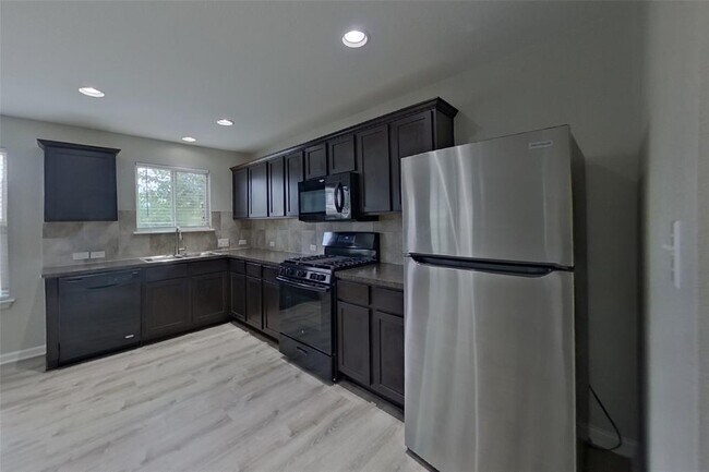 Building Photo - 15102 Verela Dr