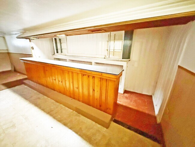 Building Photo - 3 BED 1 BATH BEAUTIFUL SINGLE FAMILY HOME