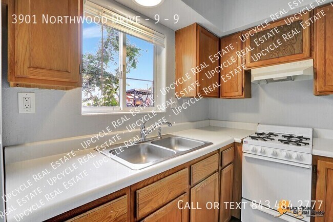 Building Photo - 3901 Northwood Dr