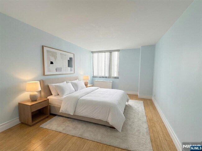 Building Photo - 770 Anderson Ave