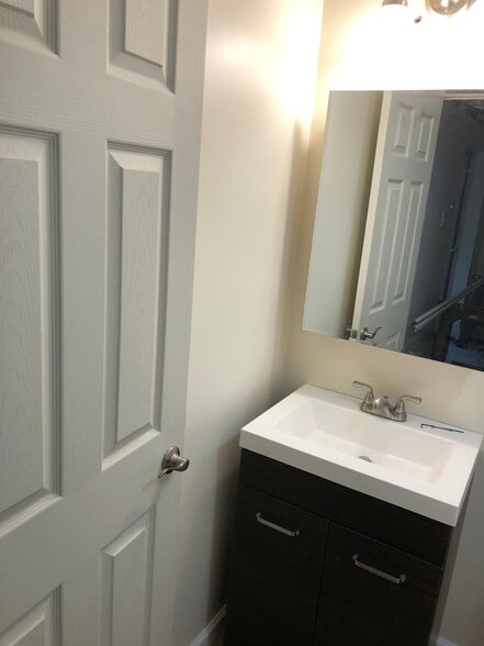 Building Photo - 45 Craftsman Ct