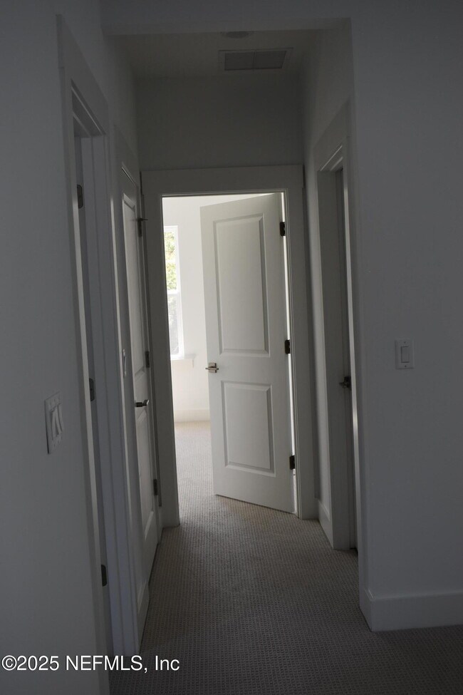 Building Photo - 33 Oakmoss Dr