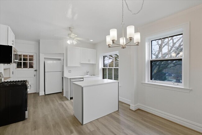 Building Photo - 1507 Dobson St