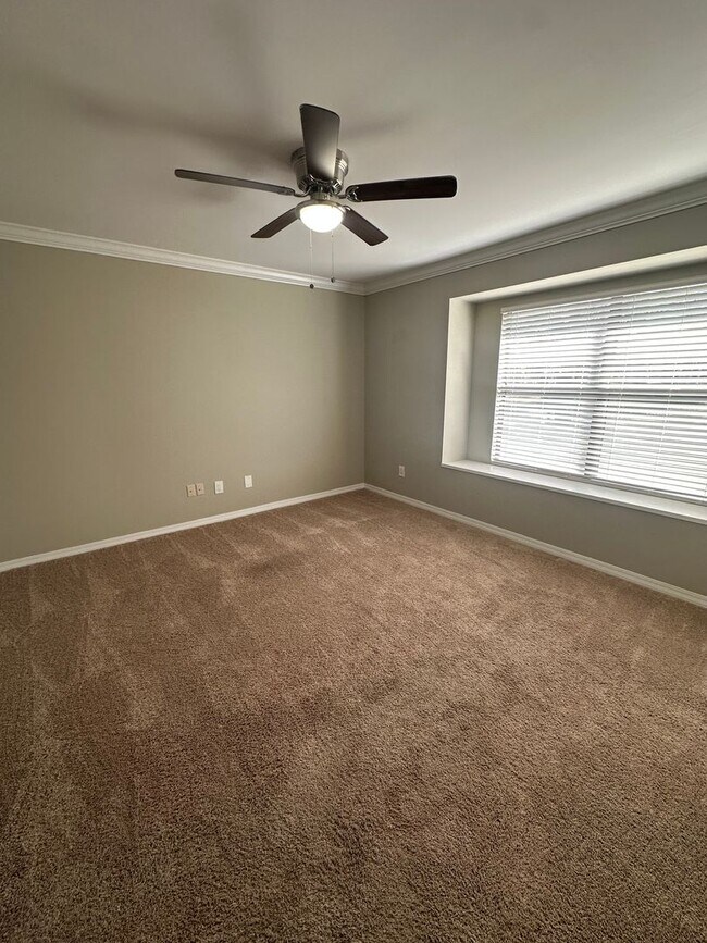 Building Photo - Great Location, Near St. John's River, Bea...