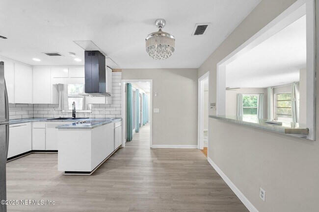 Building Photo - 7930 Bellemeade Blvd