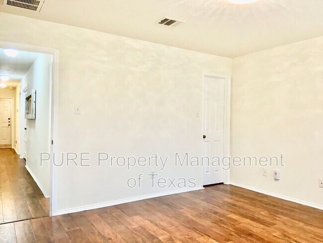 Building Photo - 2306 Kuykendall Dr