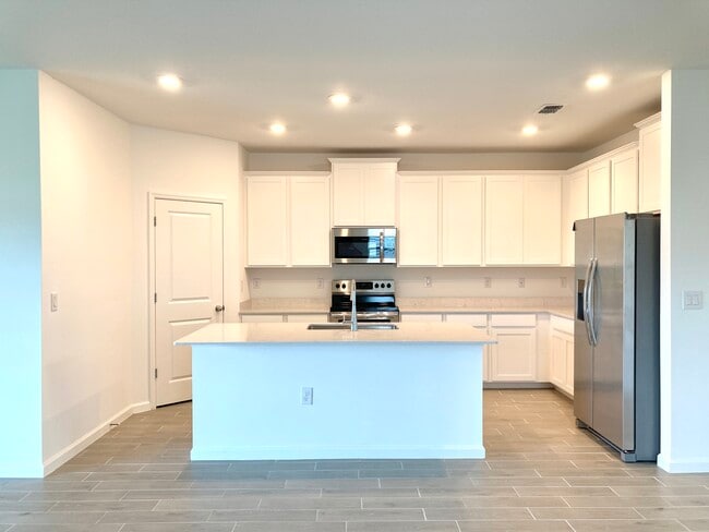 Building Photo - 3511 NE 38th Ln