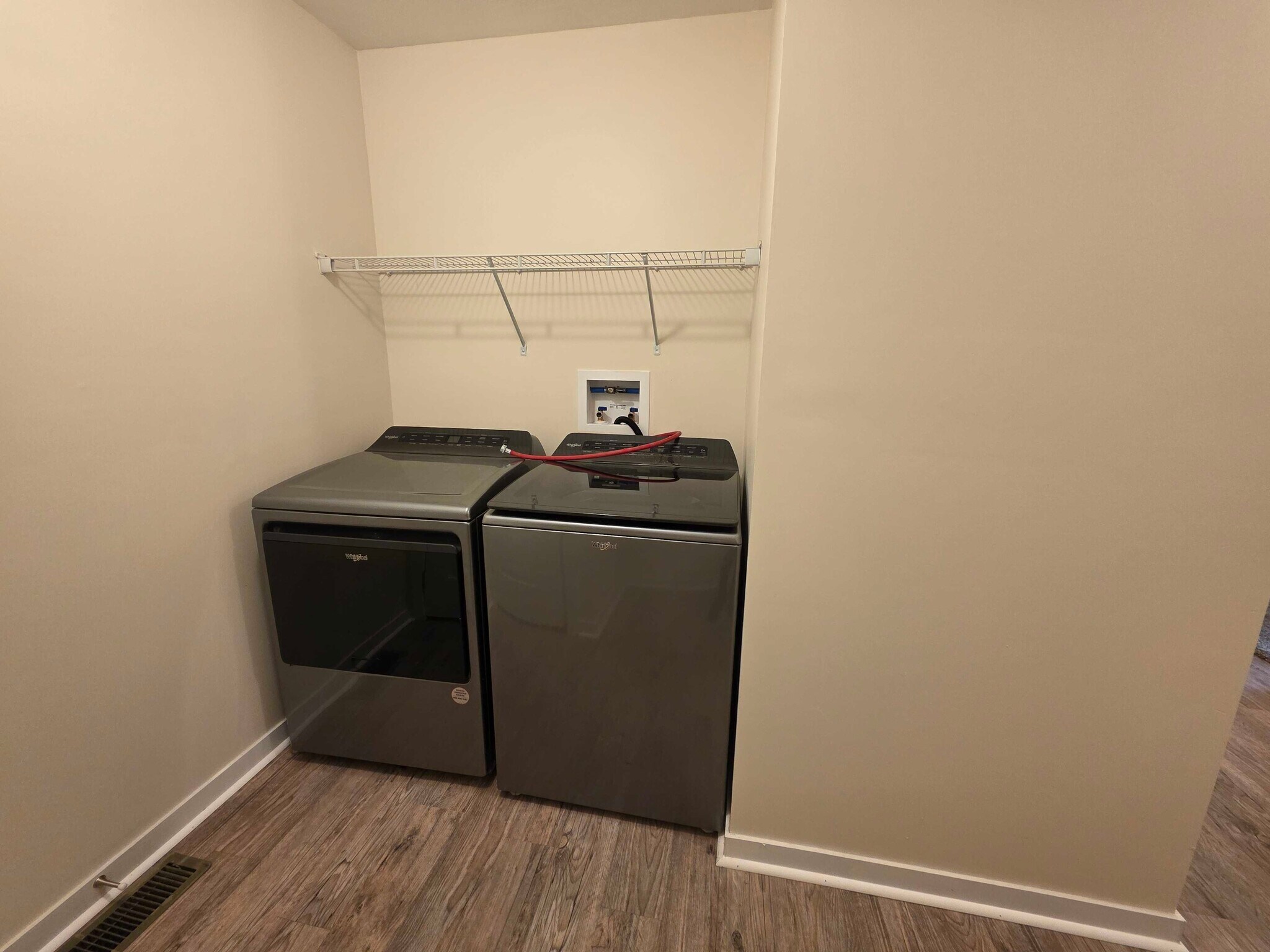 Building Photo - 3681 Hawthorne St