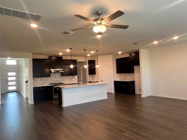 Building Photo - 15220 Holloway Dr