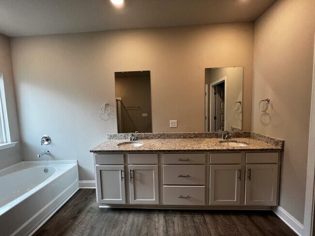 Building Photo - 10498 S Redland St