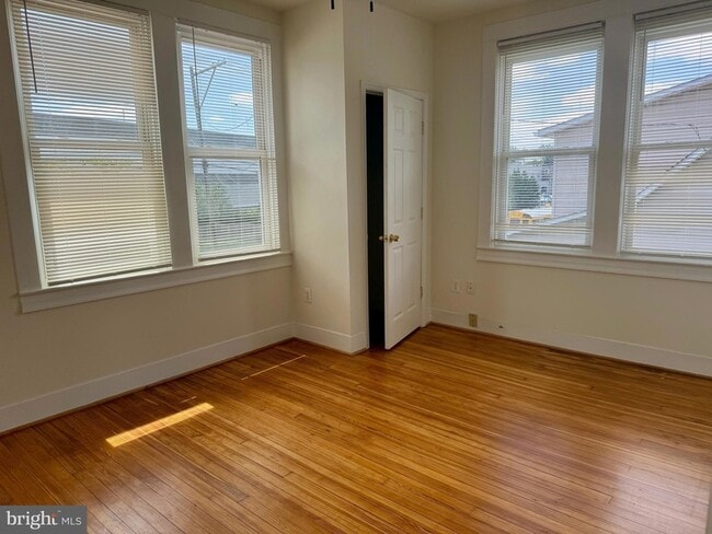 Building Photo - 3016 Taylor Ave