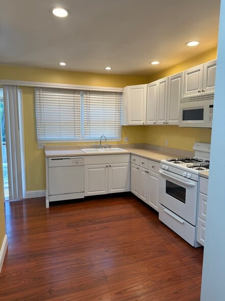 kitchen - 21744 Almaden Rd