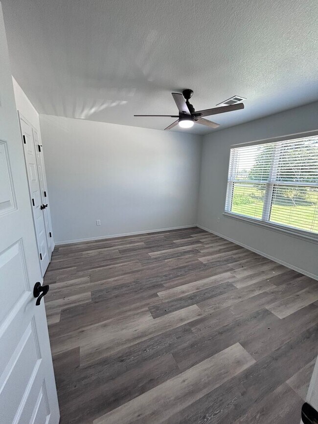 Building Photo - COX-NORTHRIDGE DR-2