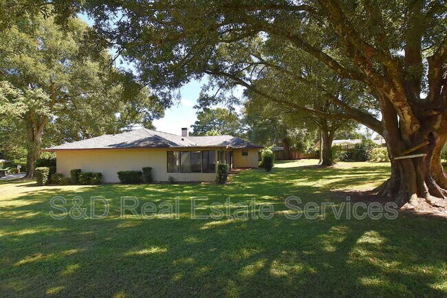 Building Photo - 1715 High Point Dr