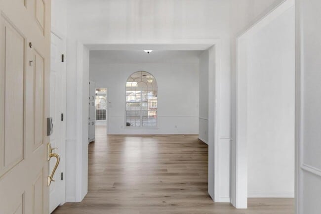 Building Photo - 9512 Rosas Ave NE