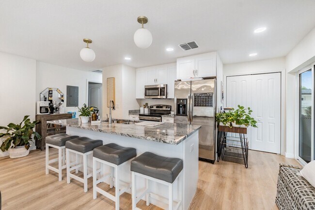 Building Photo - 1813 Chinaberry Dr