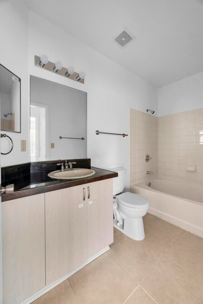 Building Photo - 106 SW Peacock Blvd