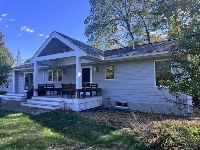 Building Photo - 3BR RANCH BRUNSWICK SEASONAL FURNISHED