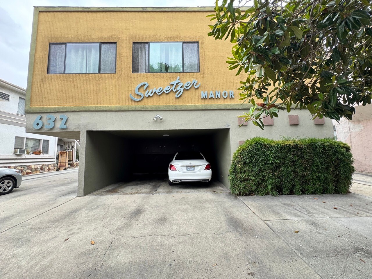 Building Photo - 600 N Sweetzer Ave