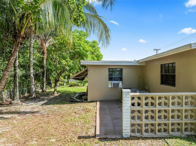 Building Photo - 5081 SW 95th Ave