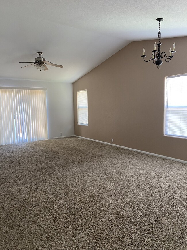 Building Photo - 3 bedroom - Brush Hollow