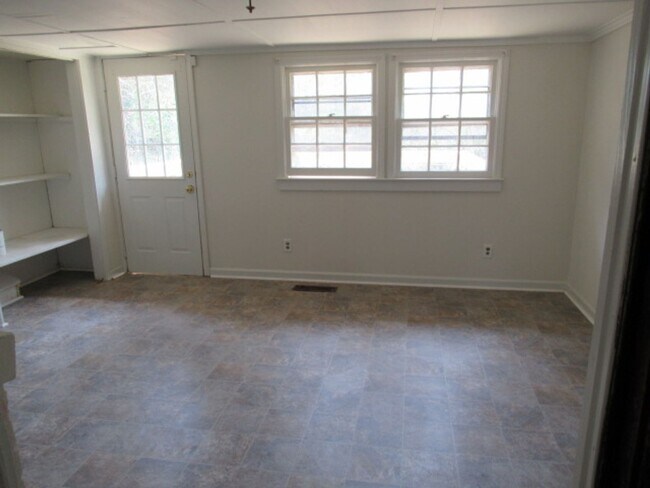 Building Photo - 131 Frances Pl