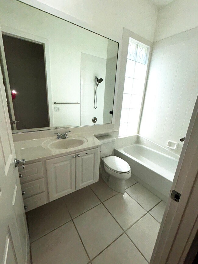 Building Photo - 8455 Belize Pl