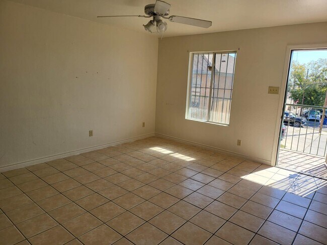 Building Photo - 2704 E Kearney St