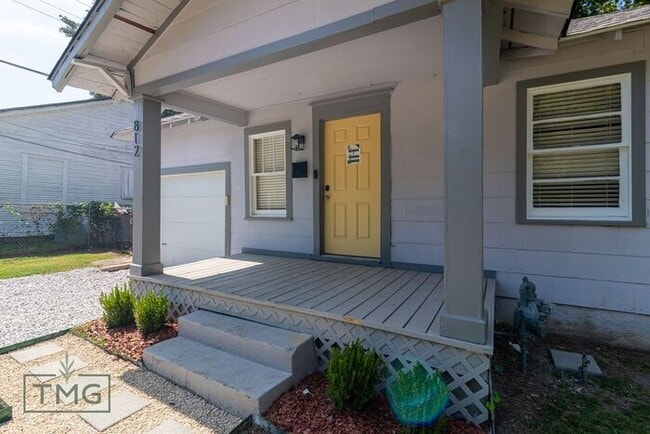 Primary Photo - NEWLY REMODELED! Bungalow in the heart of KW!