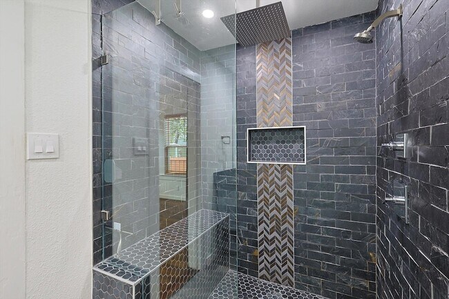 Building Photo - 5620 Richmond Ave