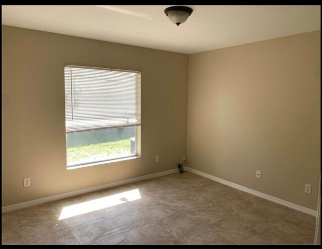 Building Photo - Charming 4 bed - 2 bath in North Port, Available Now!