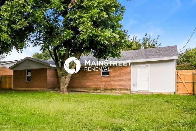 Building Photo - 4 Bedroom Pet-Friendly Home in FORT WORTH,...