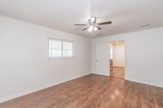 Building Photo - Beautiful home in a great location