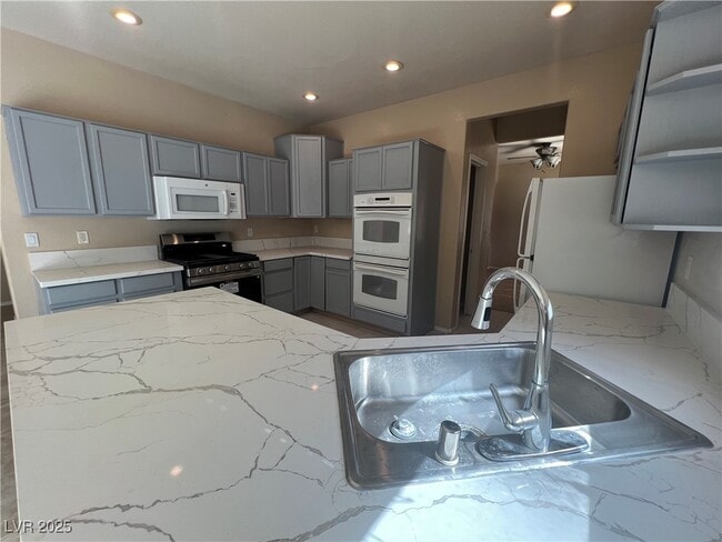 Building Photo - 4429 Rockaway Beach St