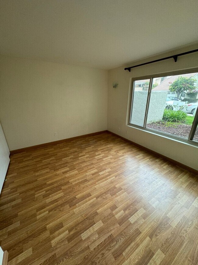 Building Photo - 61 Trinidad Bend