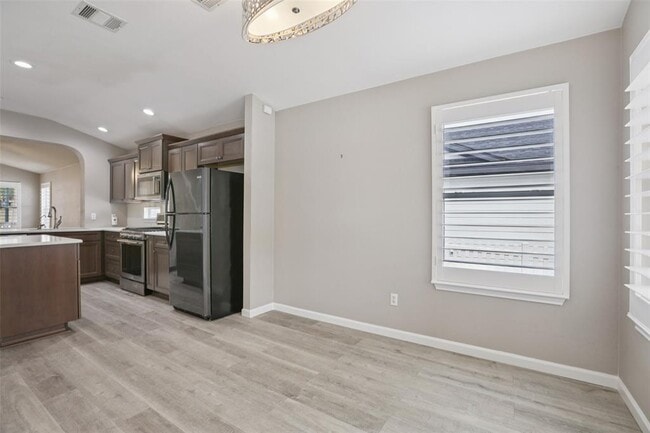 Building Photo - 4937 Hartson