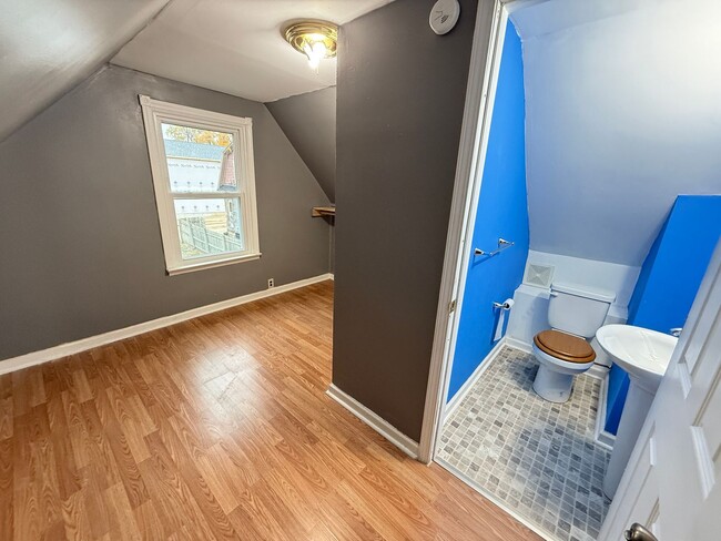 Building Photo - Single-Family Home Close to Henry Ford Hos...